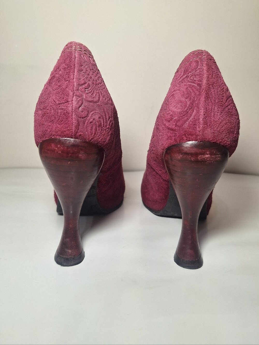 John Fluevog Paris Attentions Plum Baroque Suede Pumps 7.5 Rare Discontinued - Picture 6 of 10